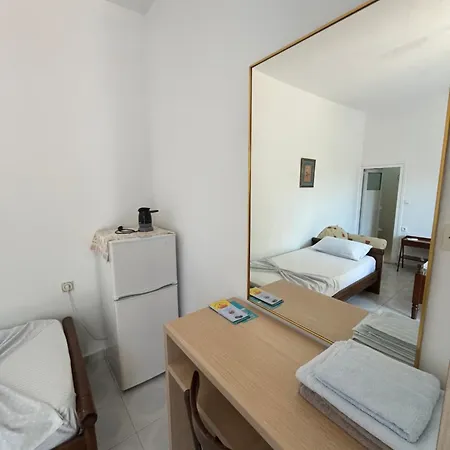Πανσιόν Dina House Χειμάρρα