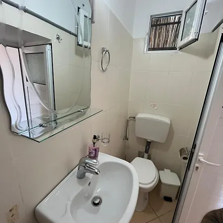 Dina House 게스트하우스