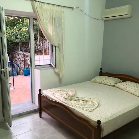 Guest house Dina House